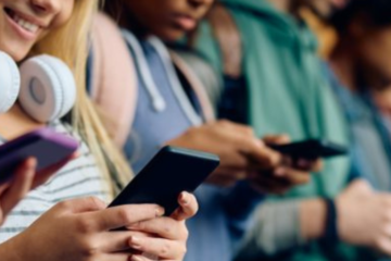 Senado busca prohibir redes sociales a menores de 14 años