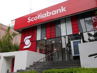 El máximo tribunal respaldó la decisión de Scotiabank de cerrar unilateralmente una cuenta corriente empresarial tras detectar movimientos financieros considerados inusuales. La sentencia reafirma las facultades de los bancos en materia de prevención del lavado de activos, la naturaleza fiduciaria de la cuenta corriente y los límites del recurso de protección frente a controversias contractuales.