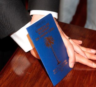Alerta por “novios de papel”: agencias ofrecerían vínculos pagados para regularizar a extranjeros