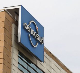 Suprema acoge acción de Cencosud contra exejecutivo por conflicto de interés