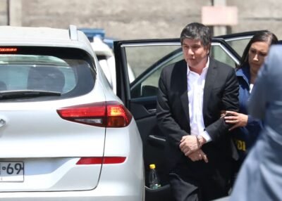 La Corte de Apelaciones de Santiago dejó sin efecto la multa de 40 UTM impuesta por el CNTV a Chilevisión por la cobertura de la formalización de Manuel Monsalve. El tribunal concluyó que el matinal utilizó un lenguaje profesional, evitó antecedentes especialmente delicados y no difundió contenidos sensacionalistas o truculentos.