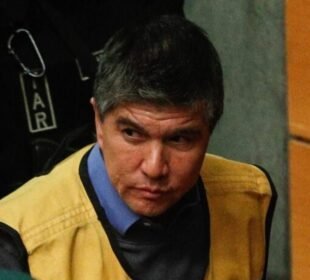 La investigación penal contra Manuel Monsalve ingresó a su fase final tras ampliarse por 60 días las últimas diligencias. La Fiscalía Metropolitana Centro Norte prepara la acusación definitiva para el juicio oral, donde solicitará 14 años de presidio por los delitos de violación y abuso sexual, mientras la defensa continúa reuniendo antecedentes.