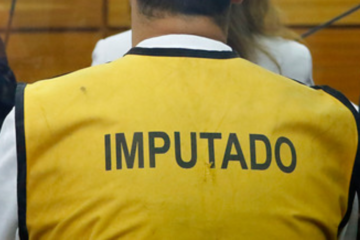 El Tribunal de Juicio Oral en lo Penal de Temuco condenó a A.L.M.C. a 12 años de presidio efectivo por los delitos consumados y reiterados de violación y estupro de menor de 14 años. Los hechos fueron acreditados entre 2019 y 2024 en la comuna de Cunco.